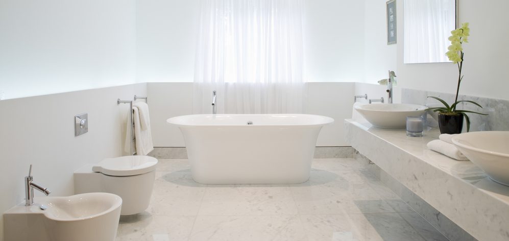 8 ideas imprescindibles para decorar un baño moderno
