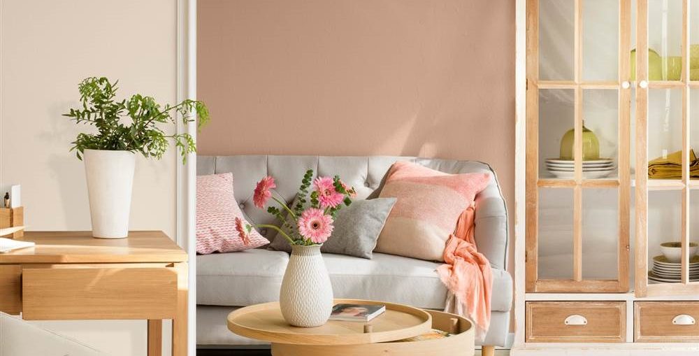 salon con pared rosa