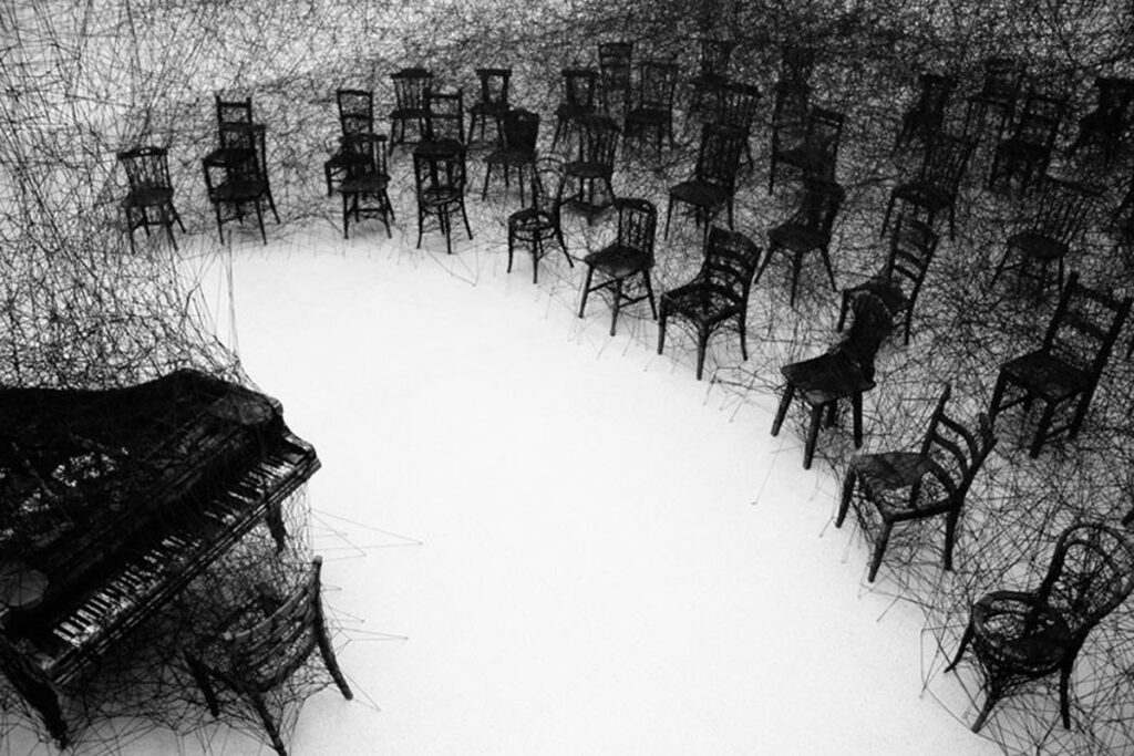 Obras de Chiharu Shiota