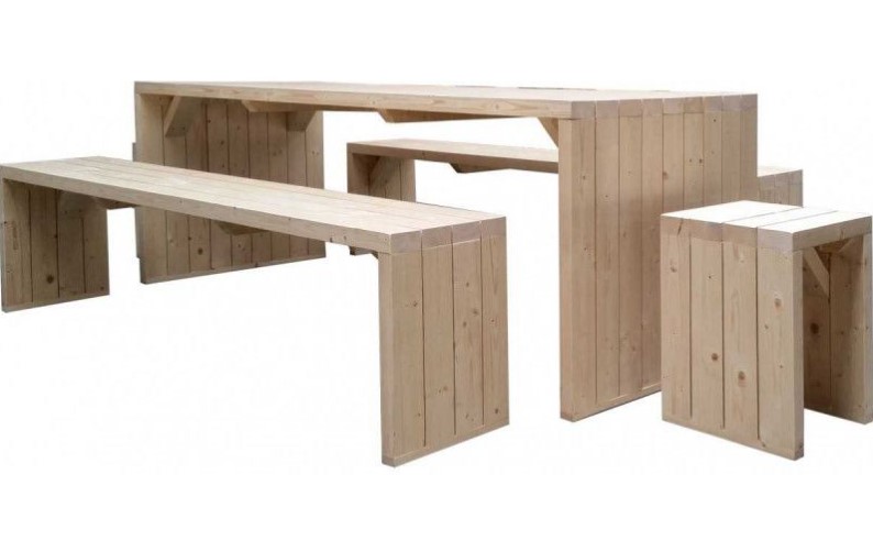 Mesa de madera con bancos incorporados