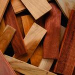 ¿En qué se diferencia el suelo de madera natural, el parquet y la tarima?