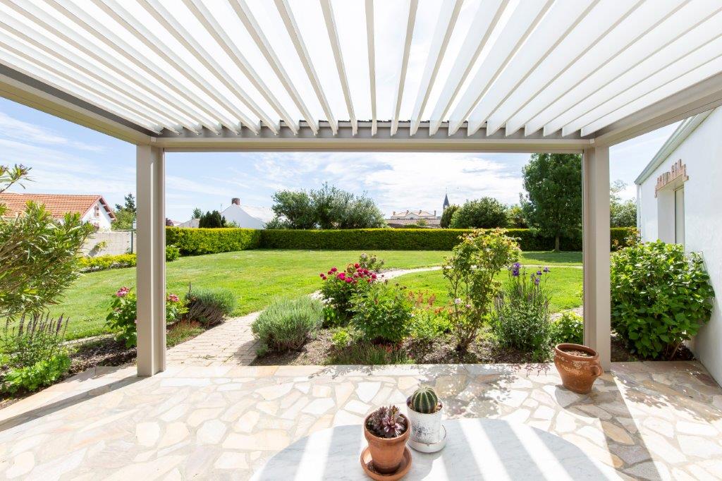 Disfruta de tu jardín con estas pérgolas que permiten equipar los espacios exteriores con un plus de diseño y confort