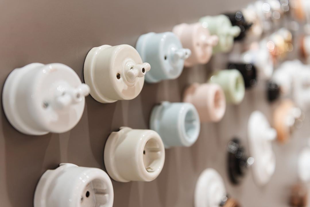 Enchufes rústicos: pequeños detalles que aportan carácter a la decoración